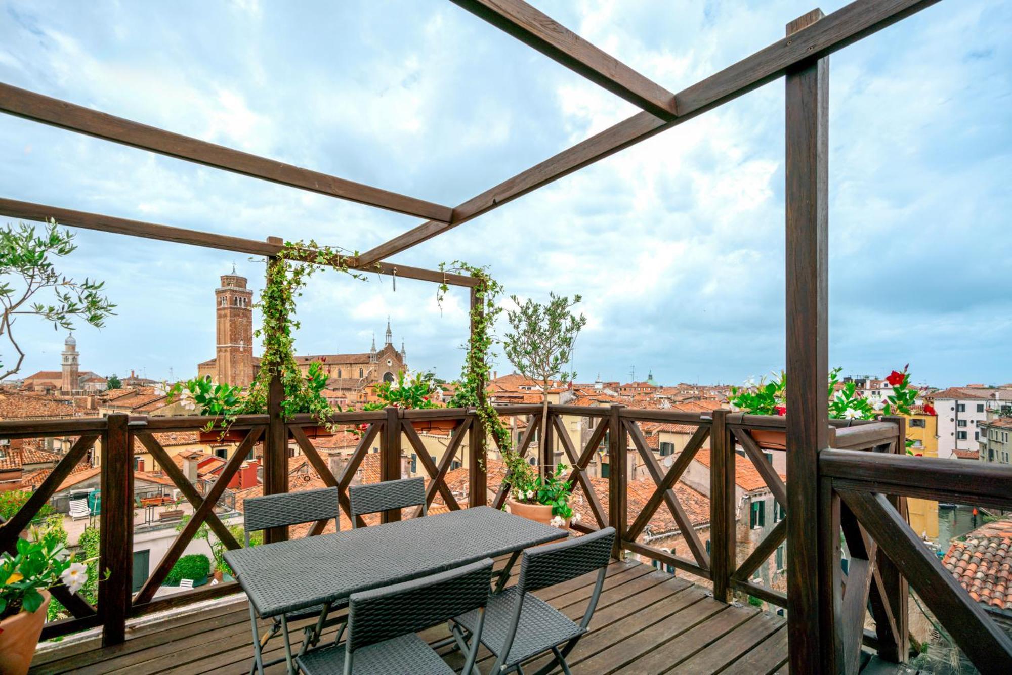 Guest house Palazzo San Luca 3*